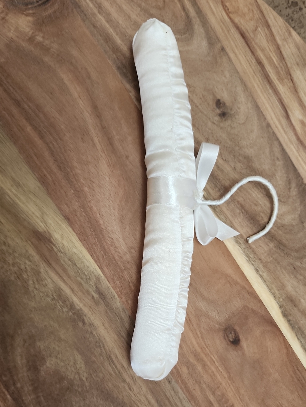 ✨ VTG Lot of 6 Hangers - Padded Satin & Contoured White ✨ - Picture 3 of 13